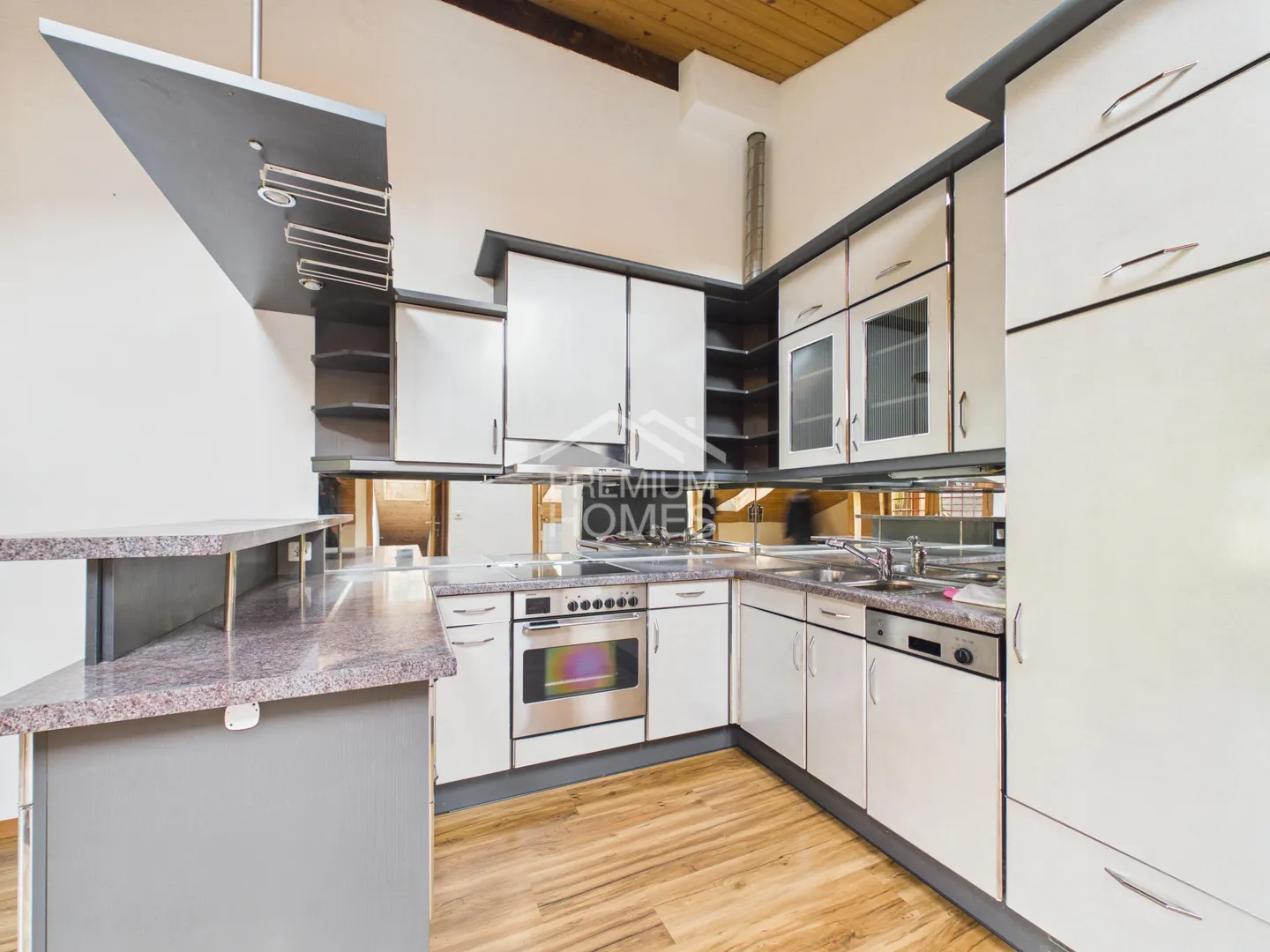 Mountain View in Wimmis: 2 Parcels, 3 Apartments plus Expansion - Photo 7 of 9