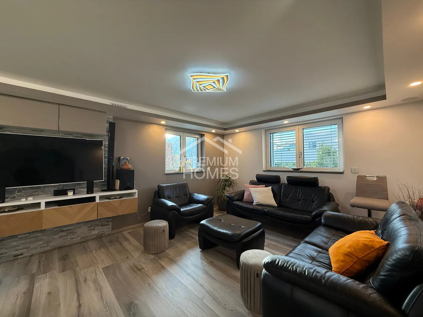 Propriété récemment rénovée avec un aménagement de haute qualité - Photo 2 sur 9