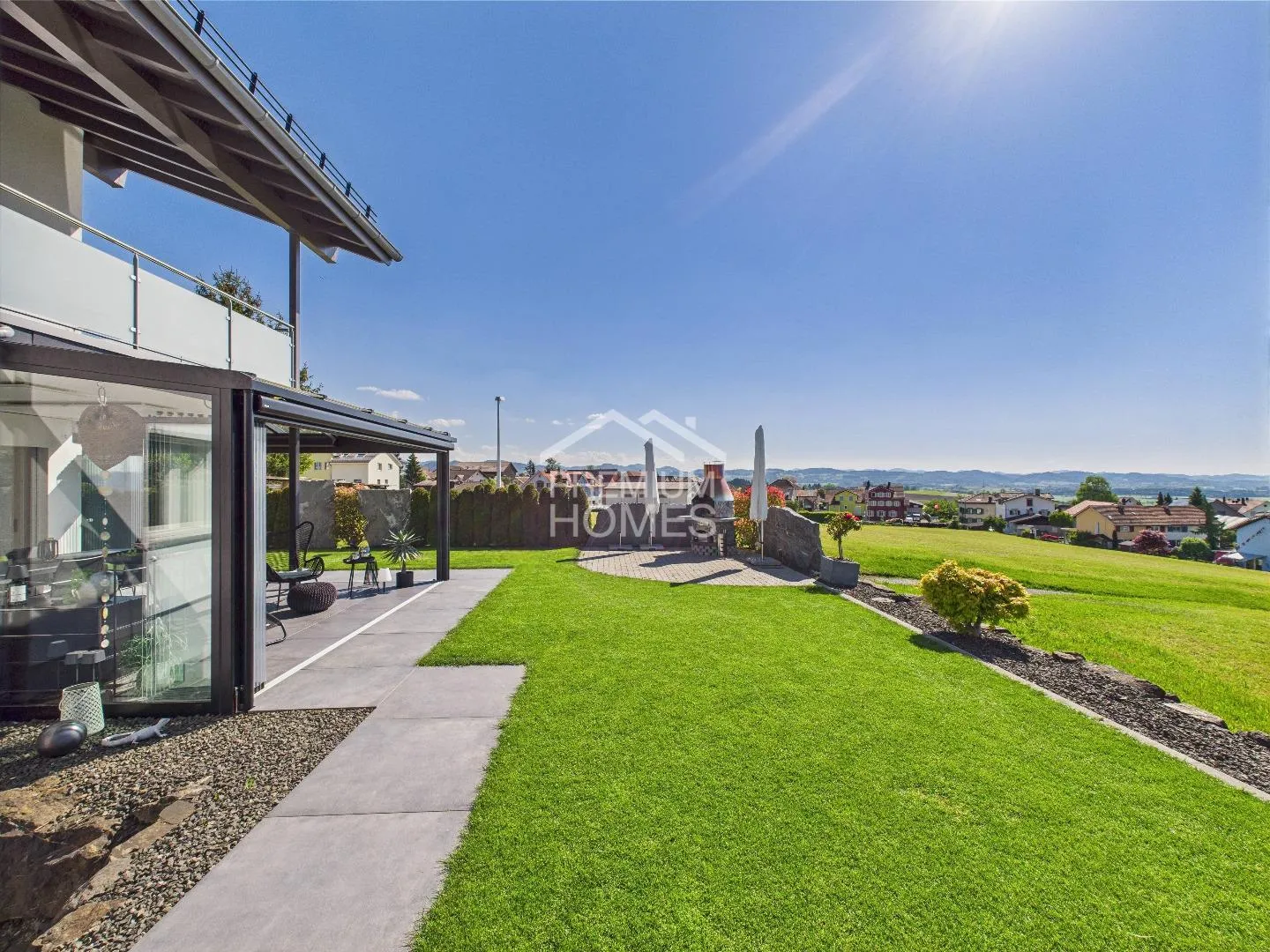 LOVE AT FIRST SIGHT - Photo 12 of 13