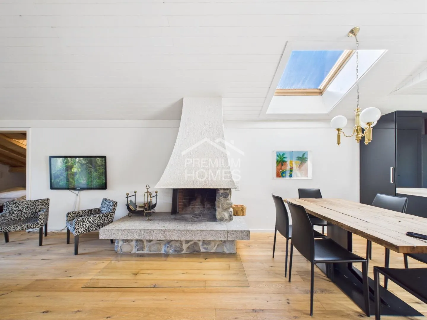 Pratique, central et ensoleillé - appartement sous les toits à Saanen ! - Photo 3 sur 9