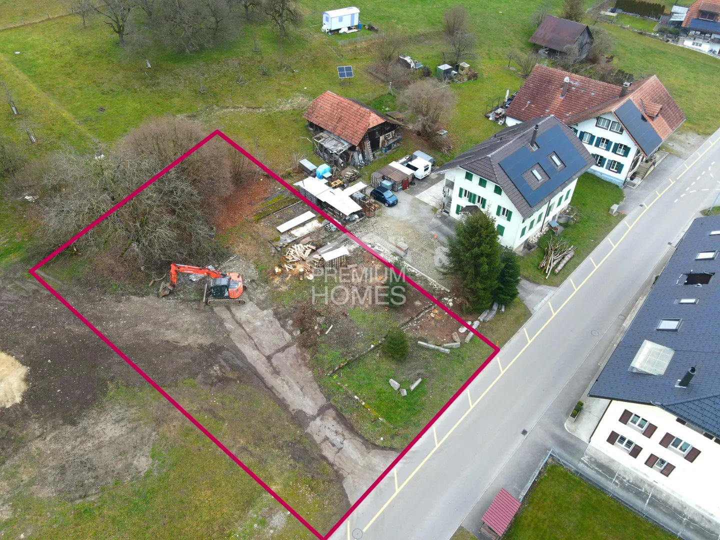 Your new family nest awaits - Quiet property in the green - Photo 1 of 5