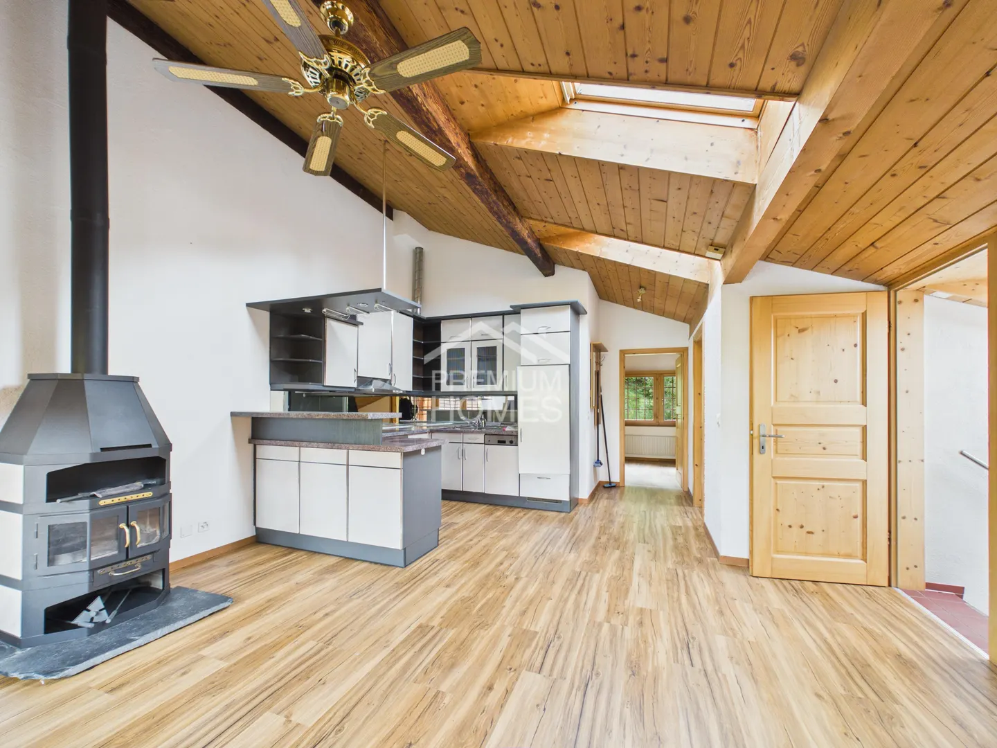 Mountain View in Wimmis: 2 Parcels, 3 Apartments plus Expansion - Photo 5 of 9