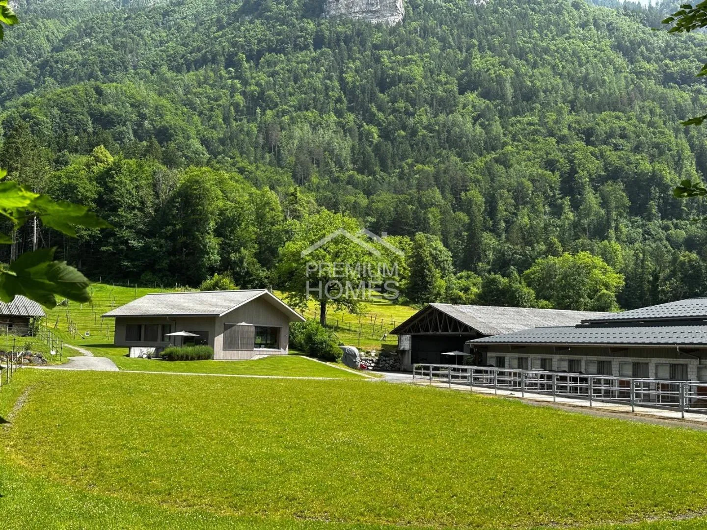 Une maison pour les humains et les animaux - Photo 1 sur 8
