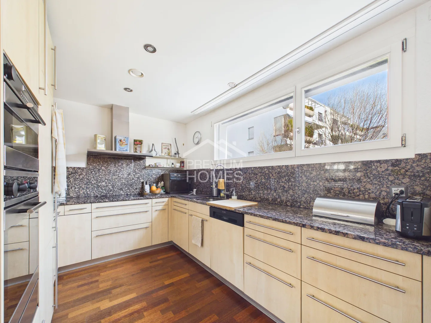 Stilvolles Familienhaus mit Pool - Foto 4 von 11