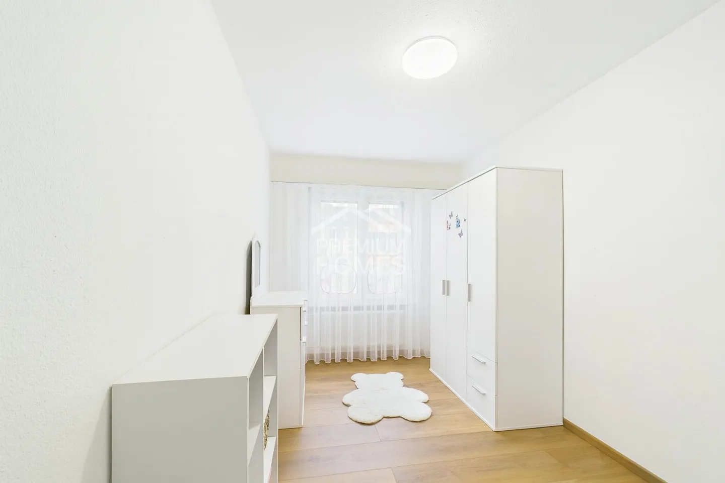 Move in, dive in, feel at home - Photo 3 of 6