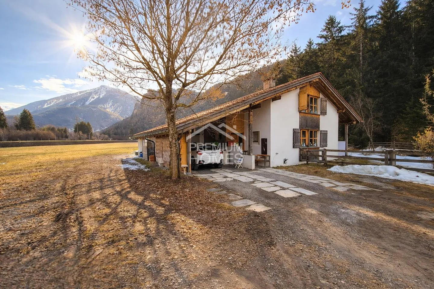 Chalet mit Galerie und Cheminée - Foto 1 von 9