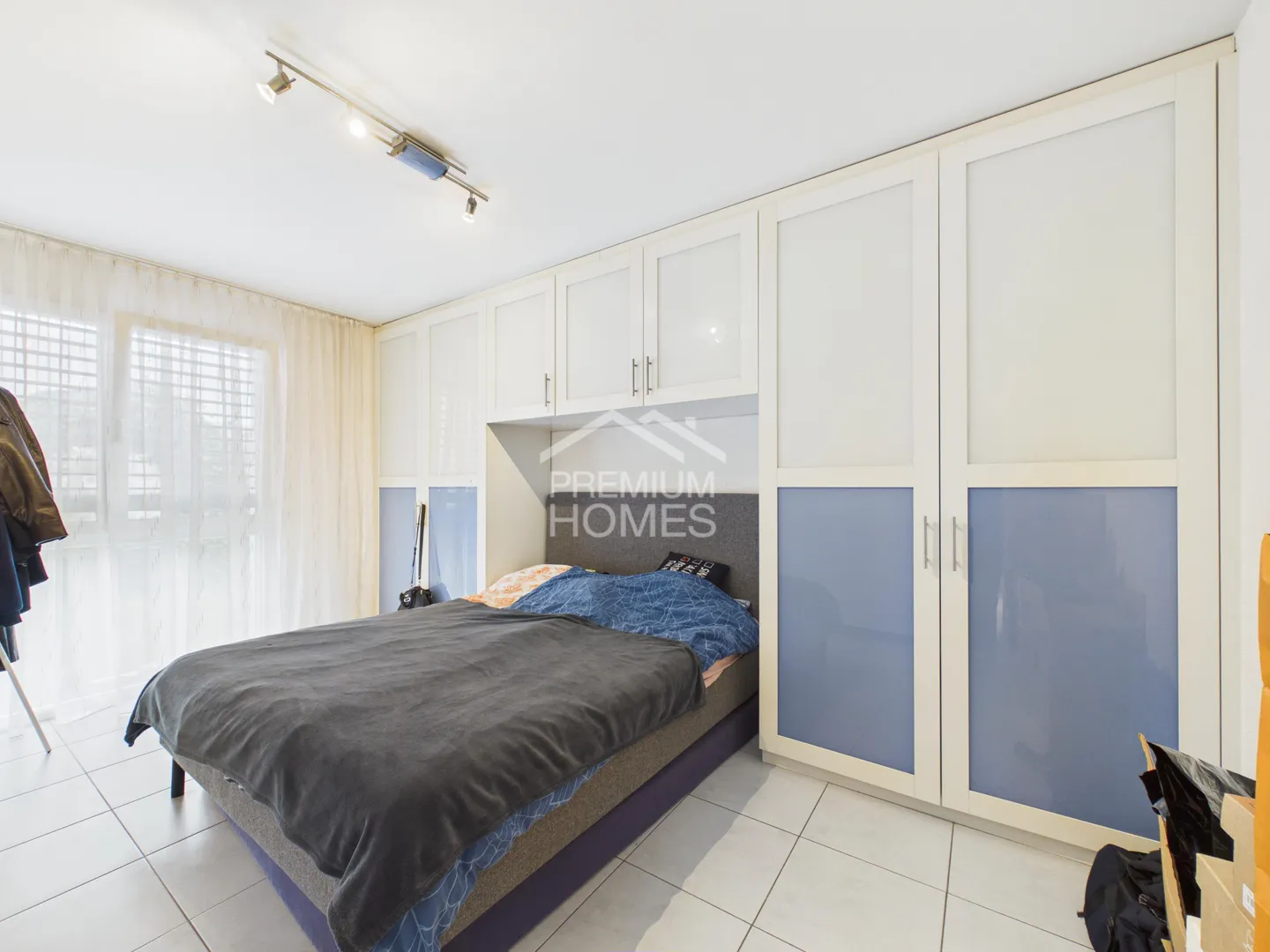 Moderne Gartenwohnung mit Weinschrank - Foto 4 von 12