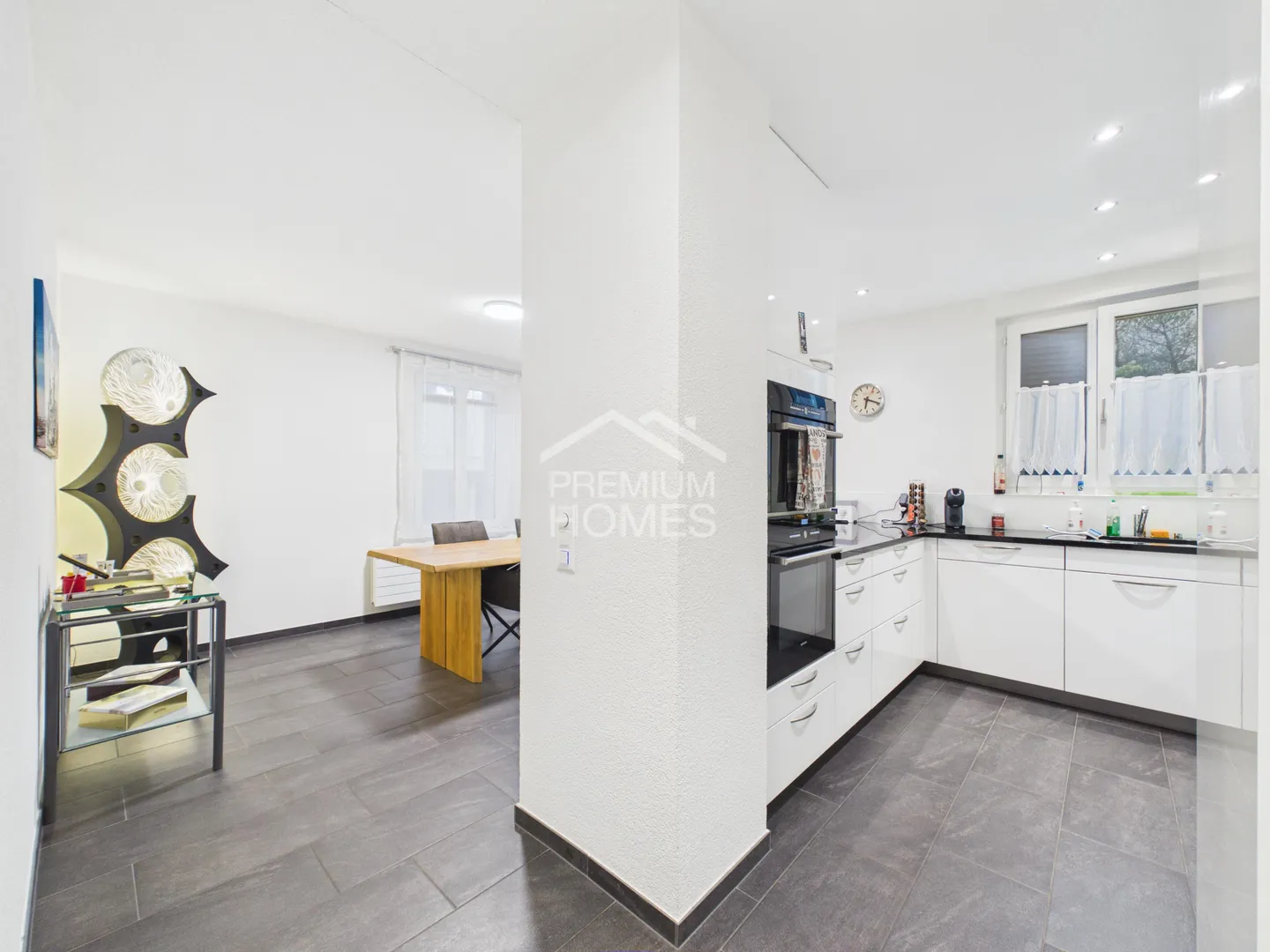 Exklusives Familienhaus mit zusätzlicher Wohneinheit, Pool und Doppelg - Photo 10 of 13