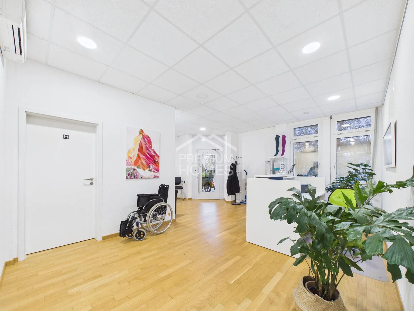 Versatile Commercial Space - Photo 3 of 11