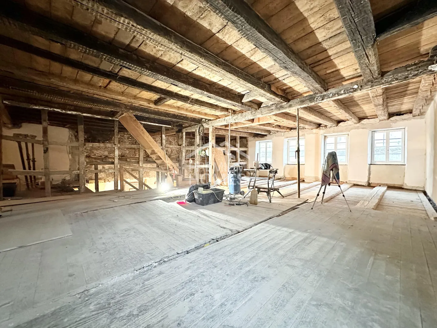 Geschmackvolles Mehrfamilienhaus mit 3 Wohneinheiten - BEWILLIGT! - Foto 3 von 5