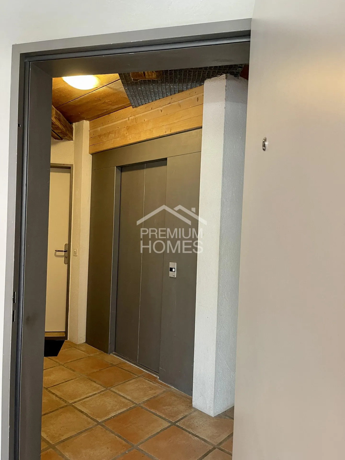 Residential and Commercial Building in the Old Town - Photo 4 of 10