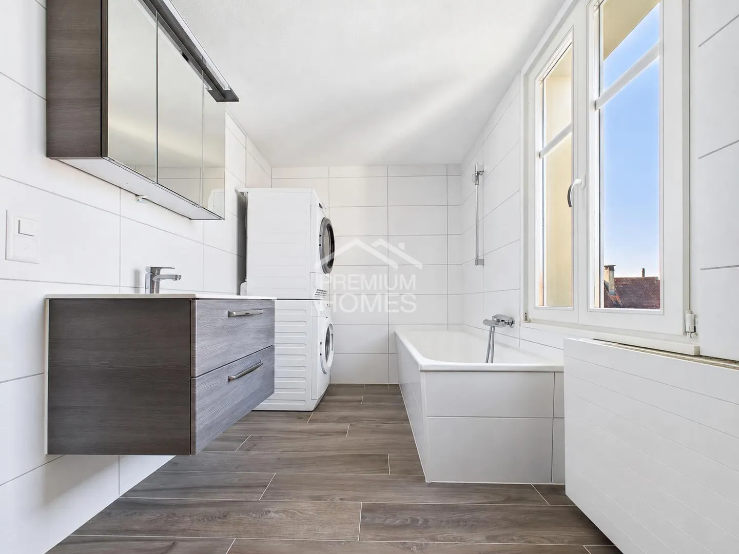 Charming Apartment in Prime Location - Photo 7 of 10