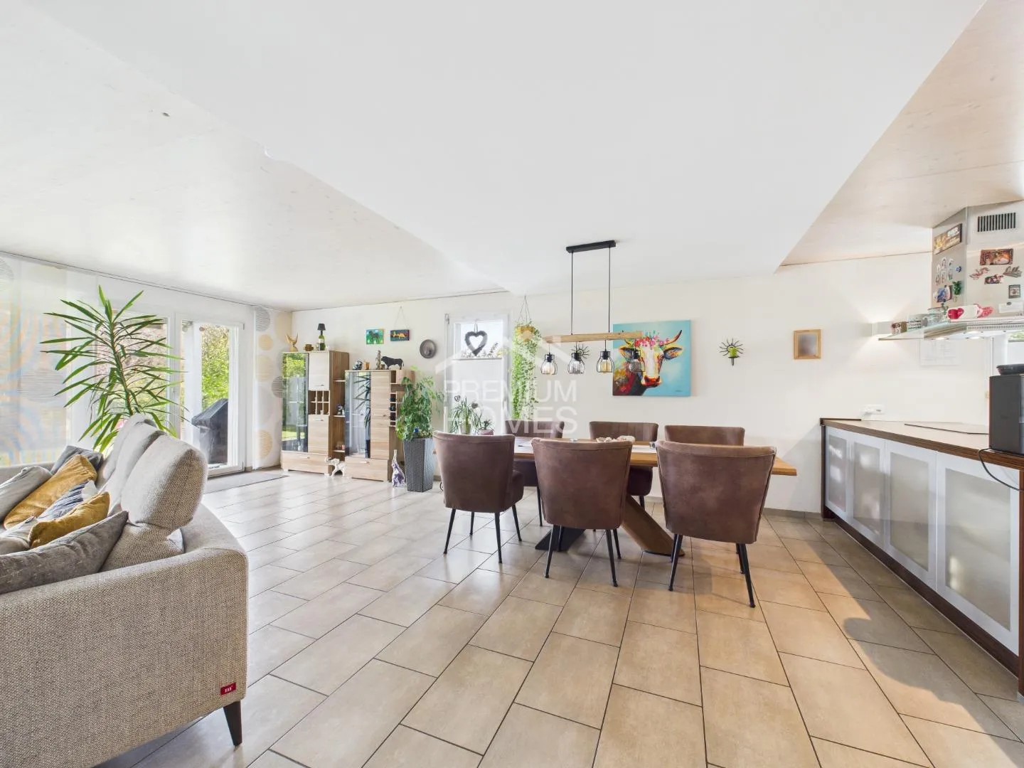 New Family Happiness with Garden and Plenty of Space - Photo 4 of 12