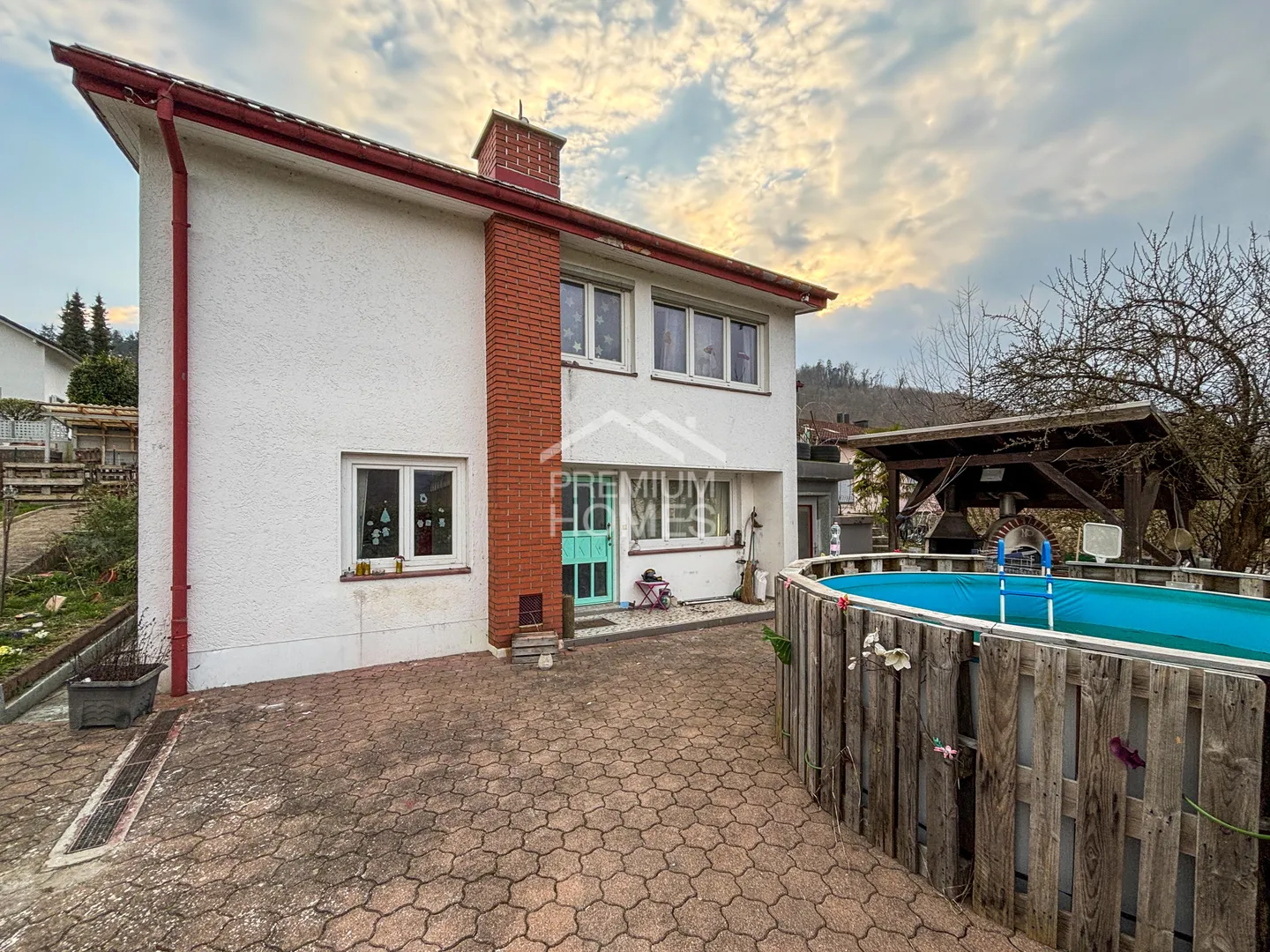 A GARDEN OASIS TO FALL IN LOVE - Photo 1 of 8