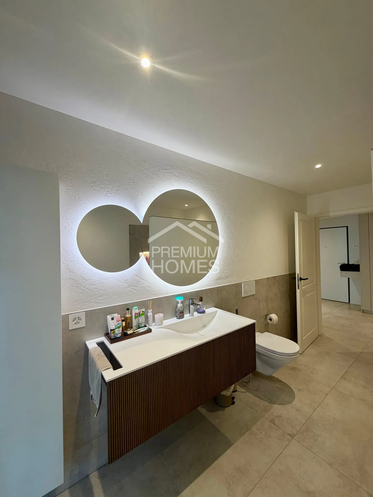 Modernes Apartment mit Balkon - Foto 9 von 13