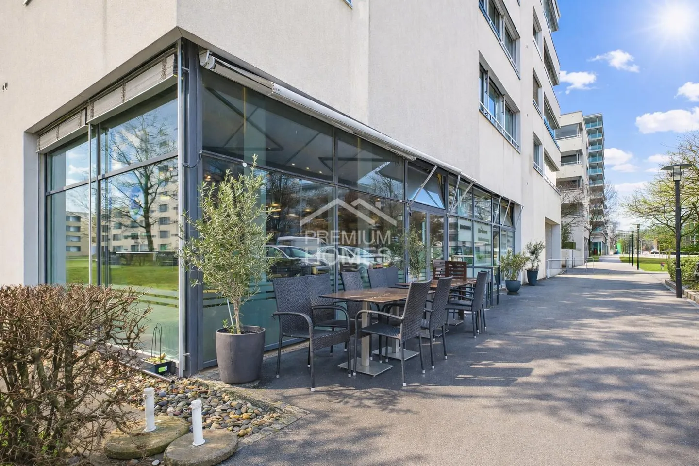 Prime Location in Zug - Commercial Property with Future - Photo 1 of 13