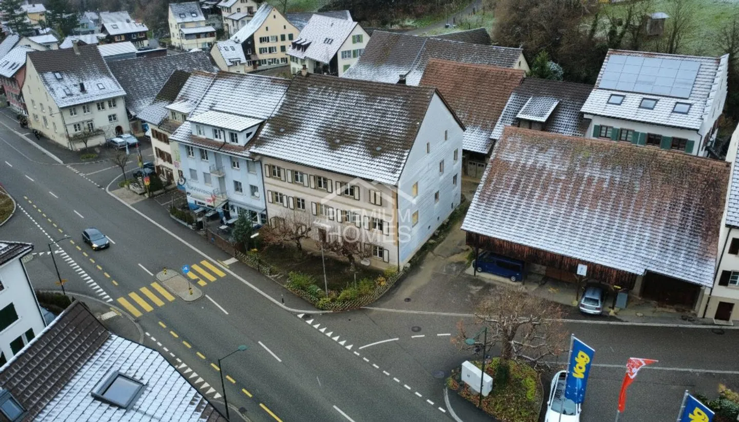 Mehrfamilienhaus in Buckten mit riesigem Ausbaupotenzial  - Foto 1 von 9