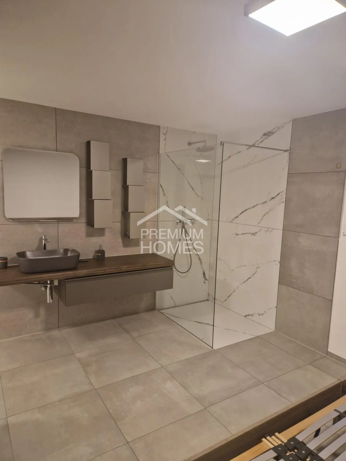 Logement Premium avec piscine, galerie et terrasse ensoleillée - Photo 5 sur 10