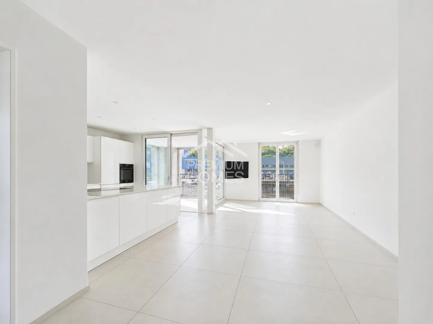 Light, Design &amp; Comfort - modern apartment with loggia - Photo 1 of 10