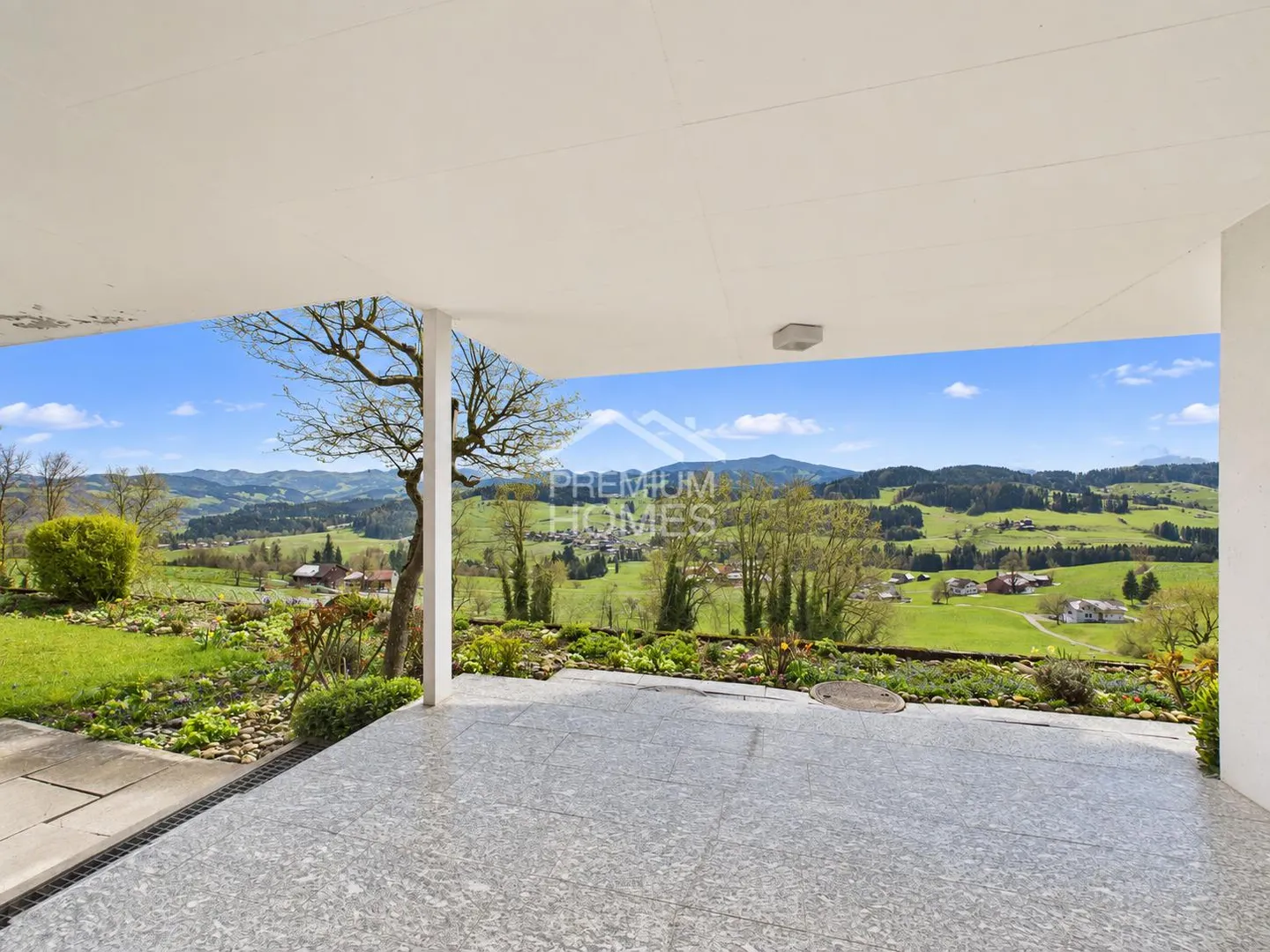 Beeindruckende Villa mit Bergblick - Foto 2 von 13