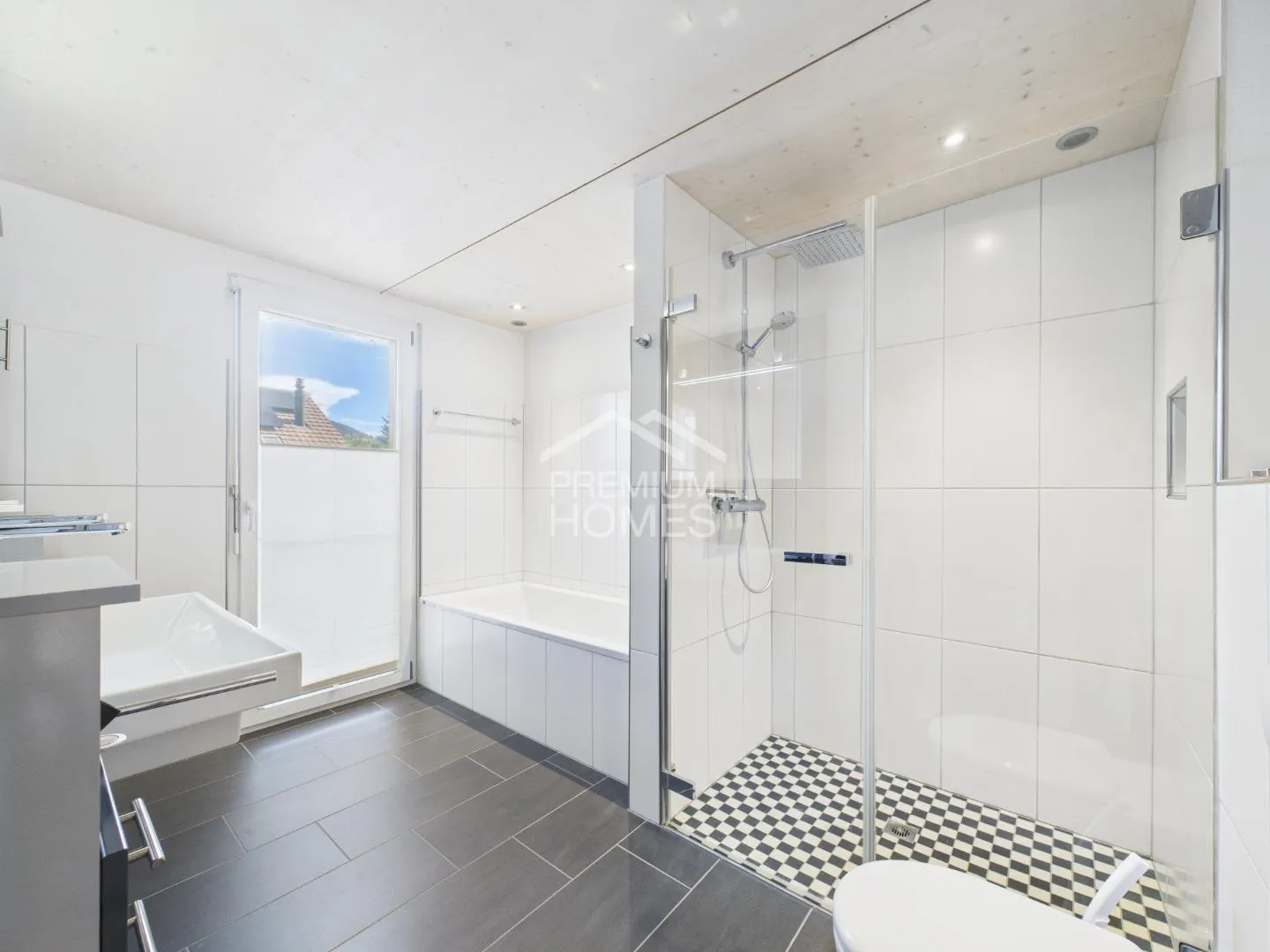 New Family Happiness with Garden and Plenty of Space - Photo 11 of 12