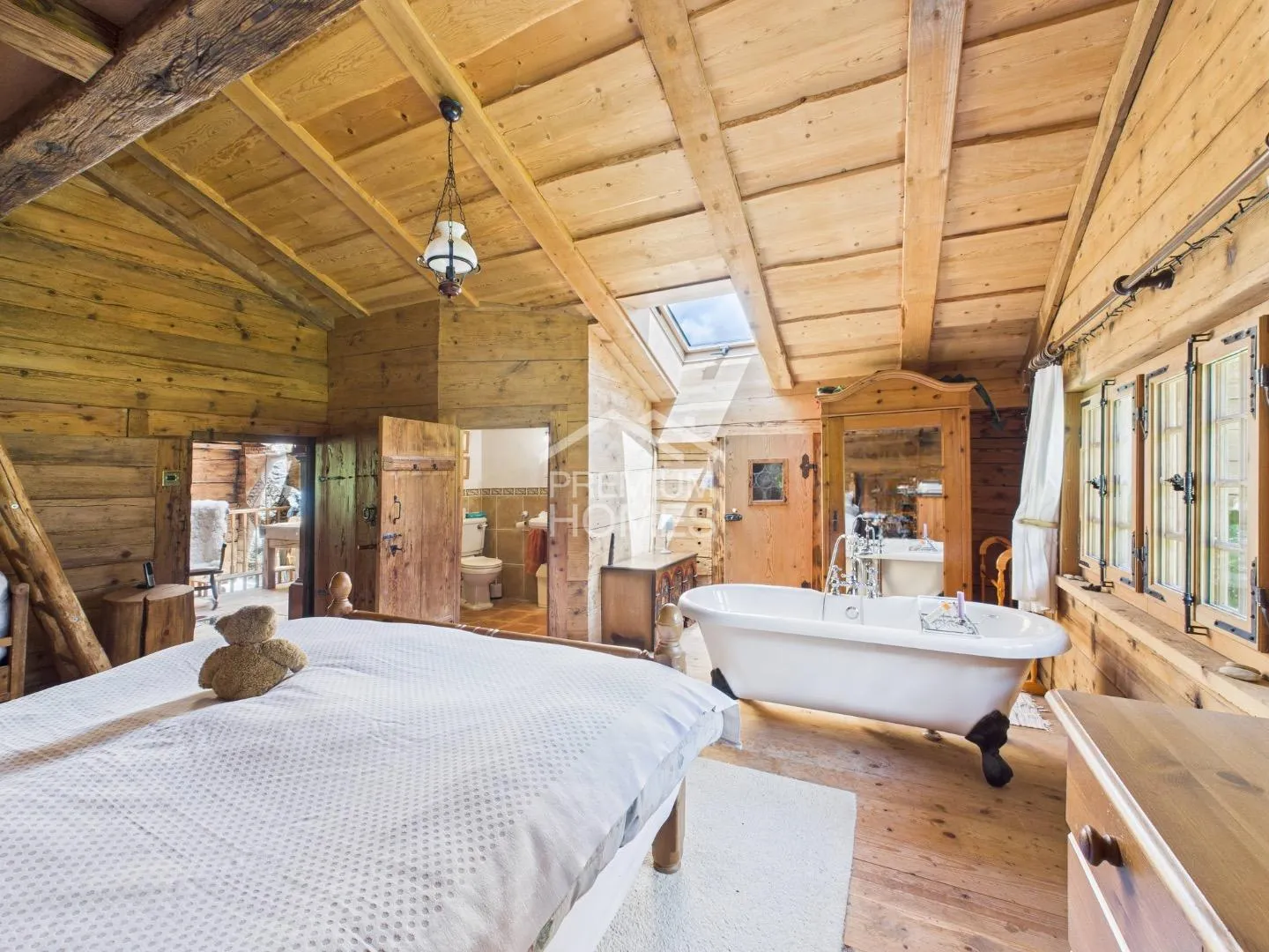 Chalet Retreat with Stunning Views - Photo 12 of 13