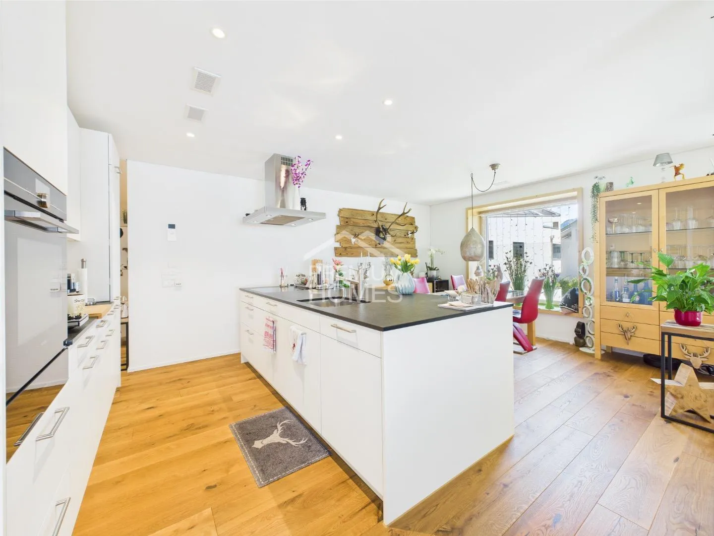 High-End Lifestyle Above the Fog - Photo 3 of 7