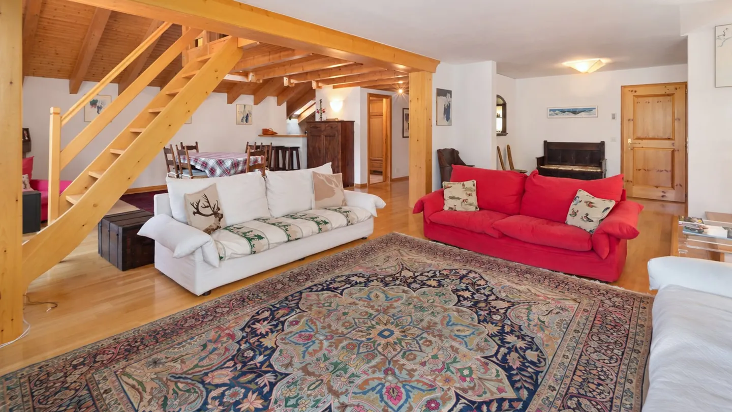 Spacious 5½ room apartment in Crans facing the golf course - Photo 2 of 13