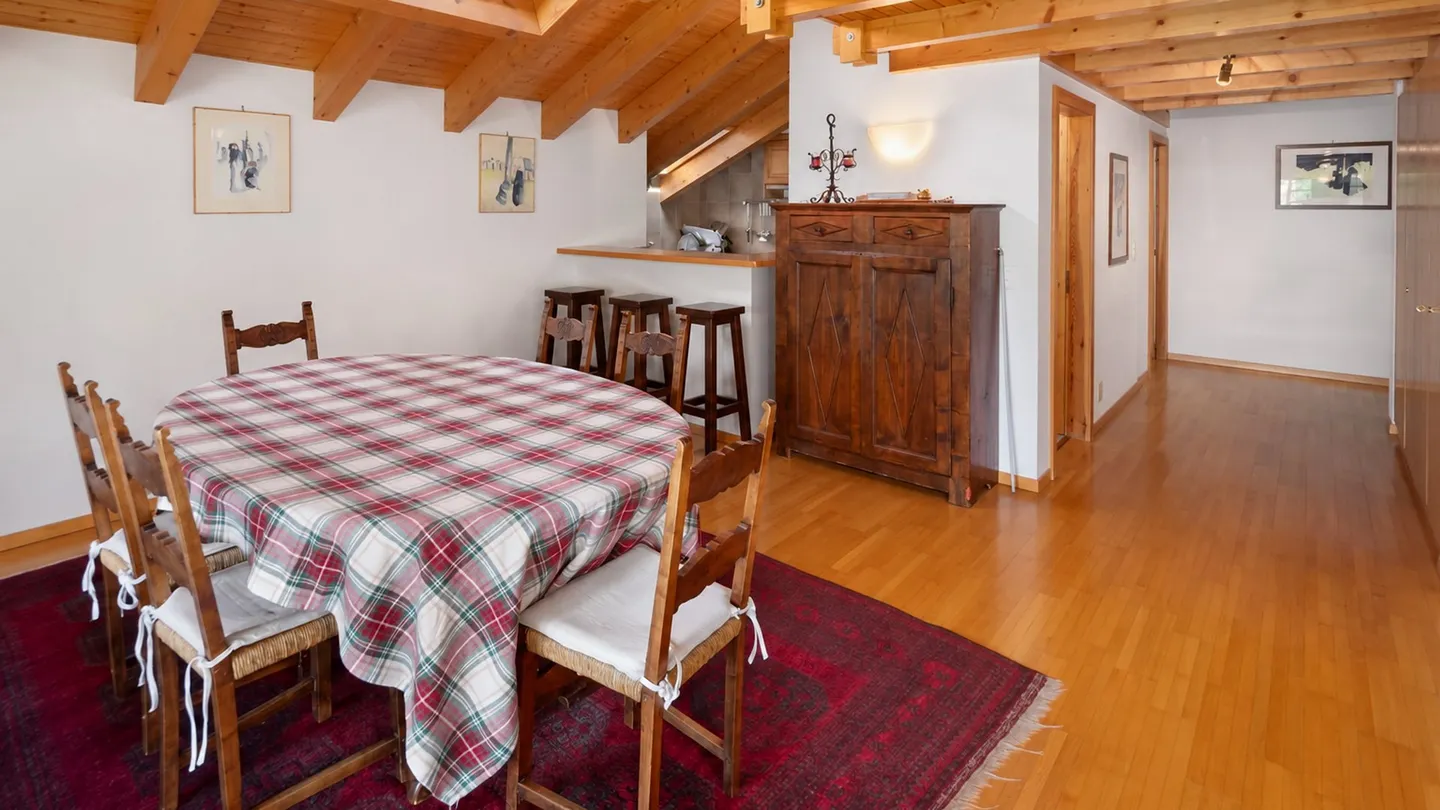 Spacious 5½ room apartment in Crans facing the golf course - Photo 5 of 13