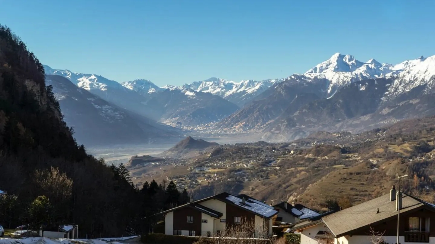 Chalet in Lens: Luxus, Modernität und Alpenpanorama - Foto 1 von 7