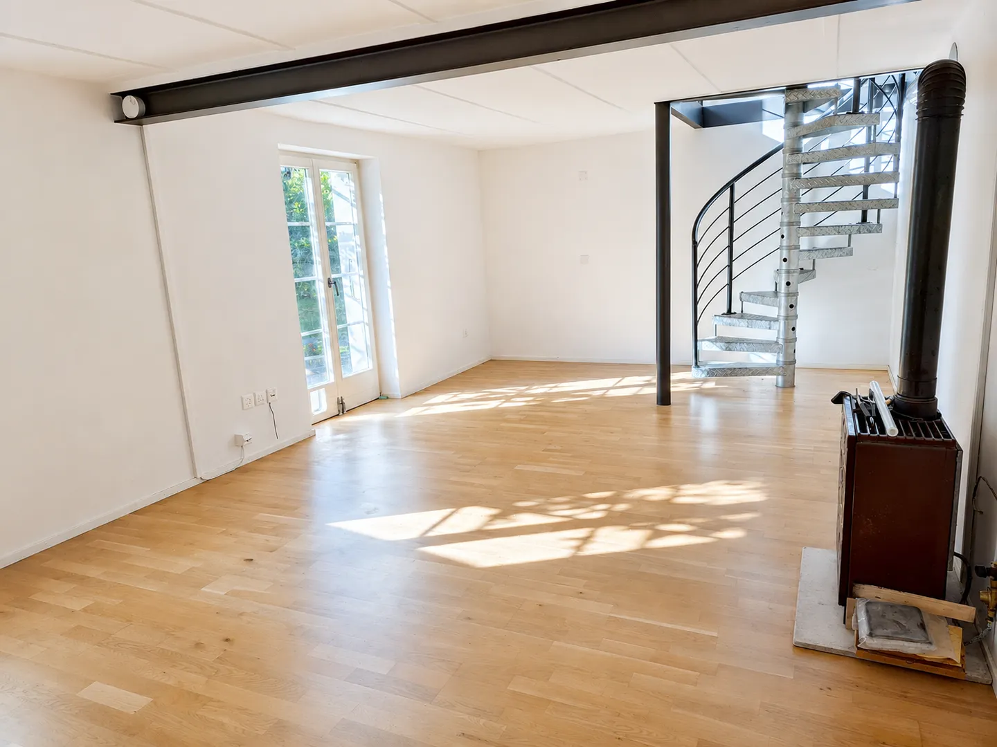 Rustic 6.5-room apartment with garden in the old town of Erlach - Photo 4 of 13