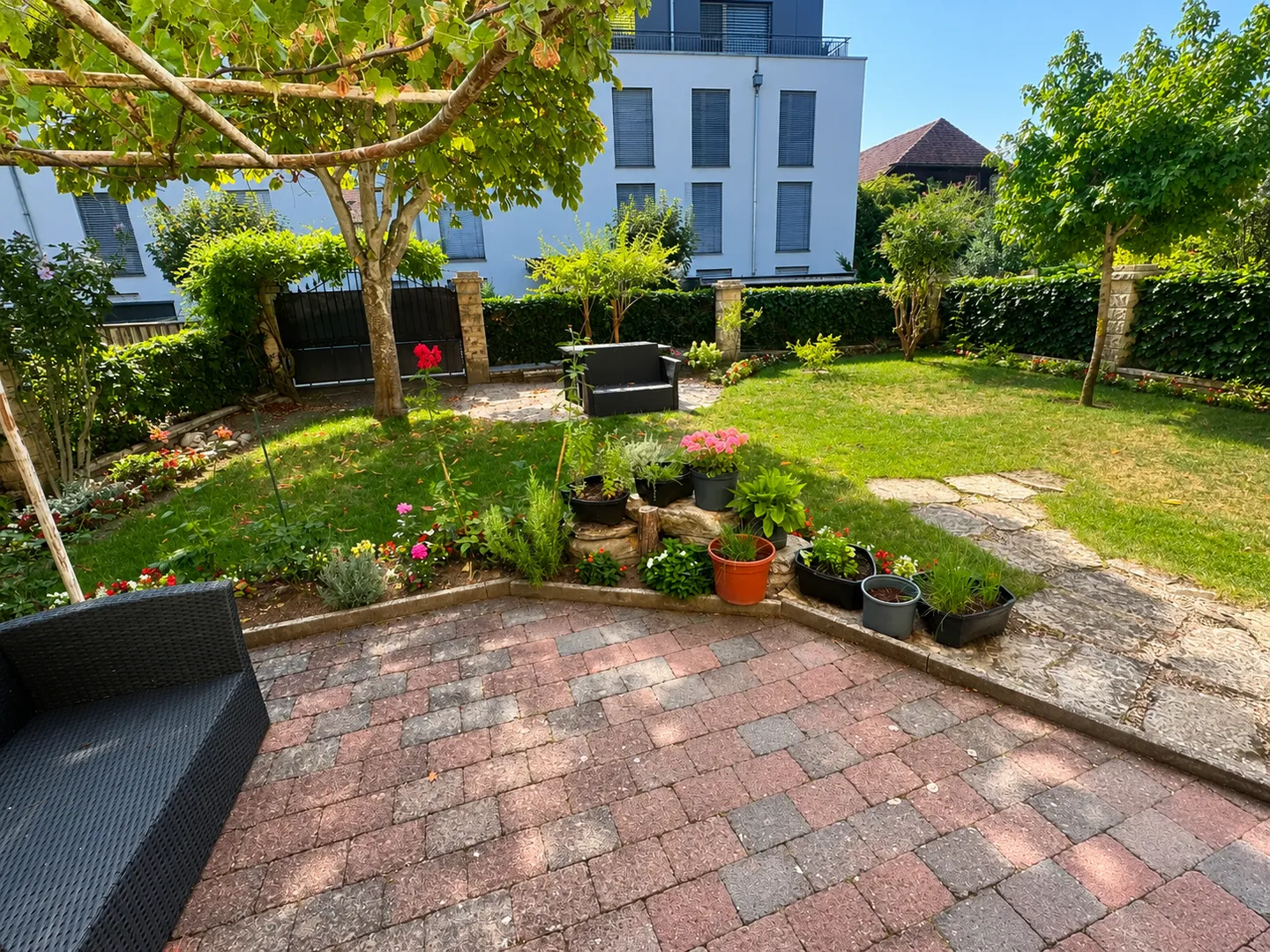 Rustic 6.5-room apartment with garden in the old town of Erlach - Photo 1 of 13