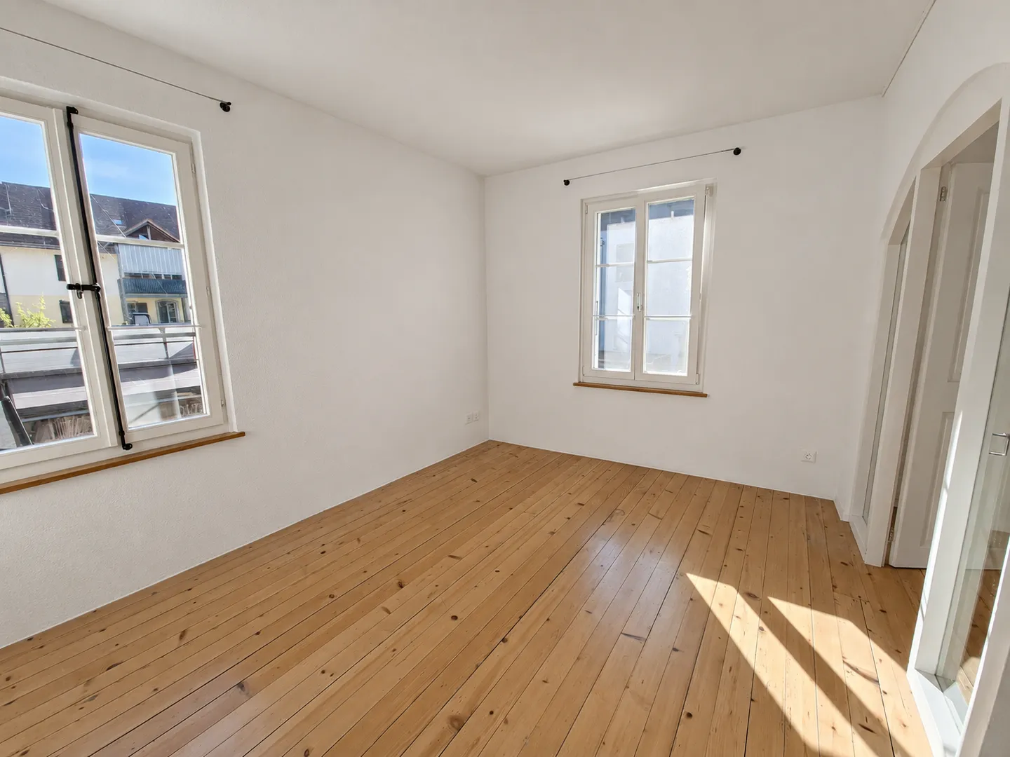 Rustic 6.5-room apartment with garden in the old town of Erlach - Photo 9 of 13