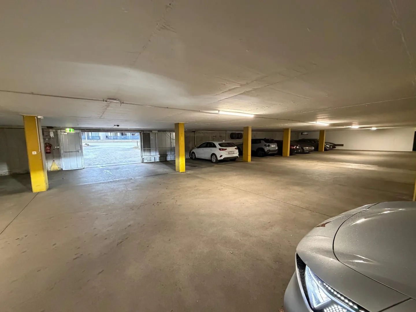 Places de parking en garage à louer - Photo 1 sur 4