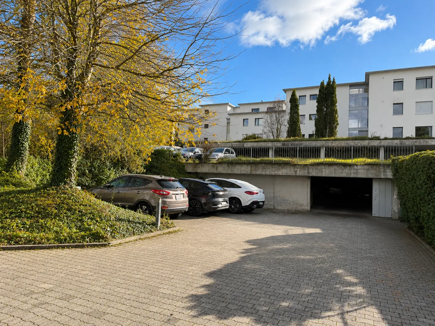 Garage parking spaces for rent - Photo 3 of 4