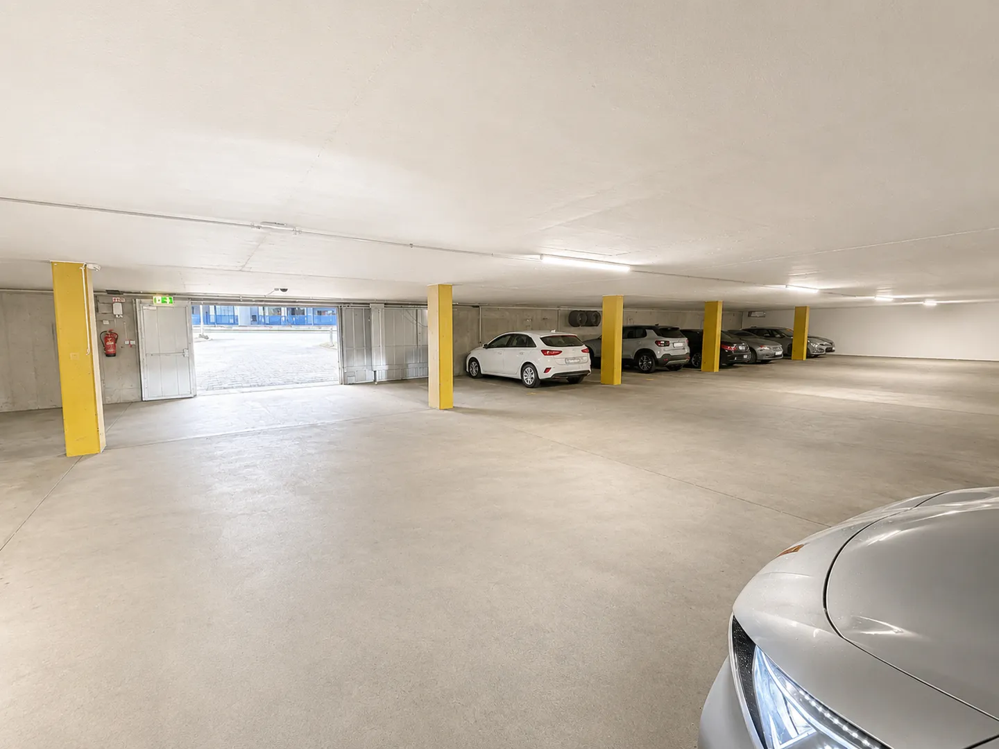 Garage parking spaces for rent - Photo 2 of 4