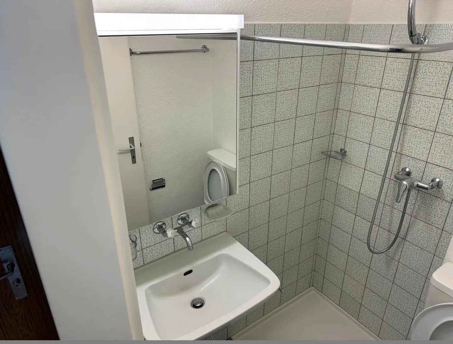 Möblierte 1-Zimmerwohnung mit Balkon in Zürich-Altstetten (per sofort) - Photo 1 of 5
