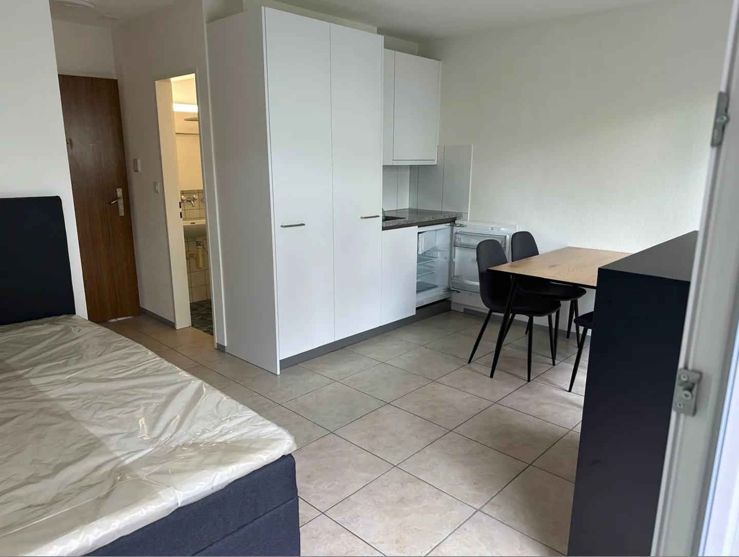 Möblierte 1-Zimmerwohnung mit Balkon in Zürich-Altstetten (per sofort) - Photo 3 of 5