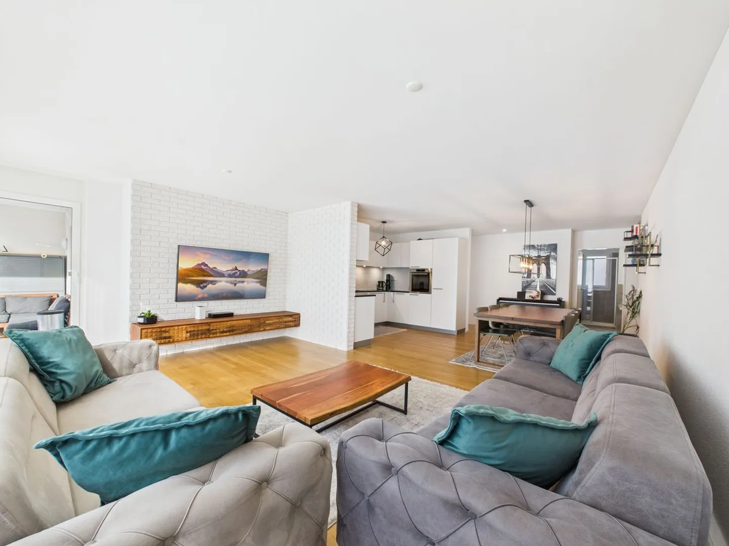 Modern 4.5-Room Apartment with Balcony - Photo 5 of 13