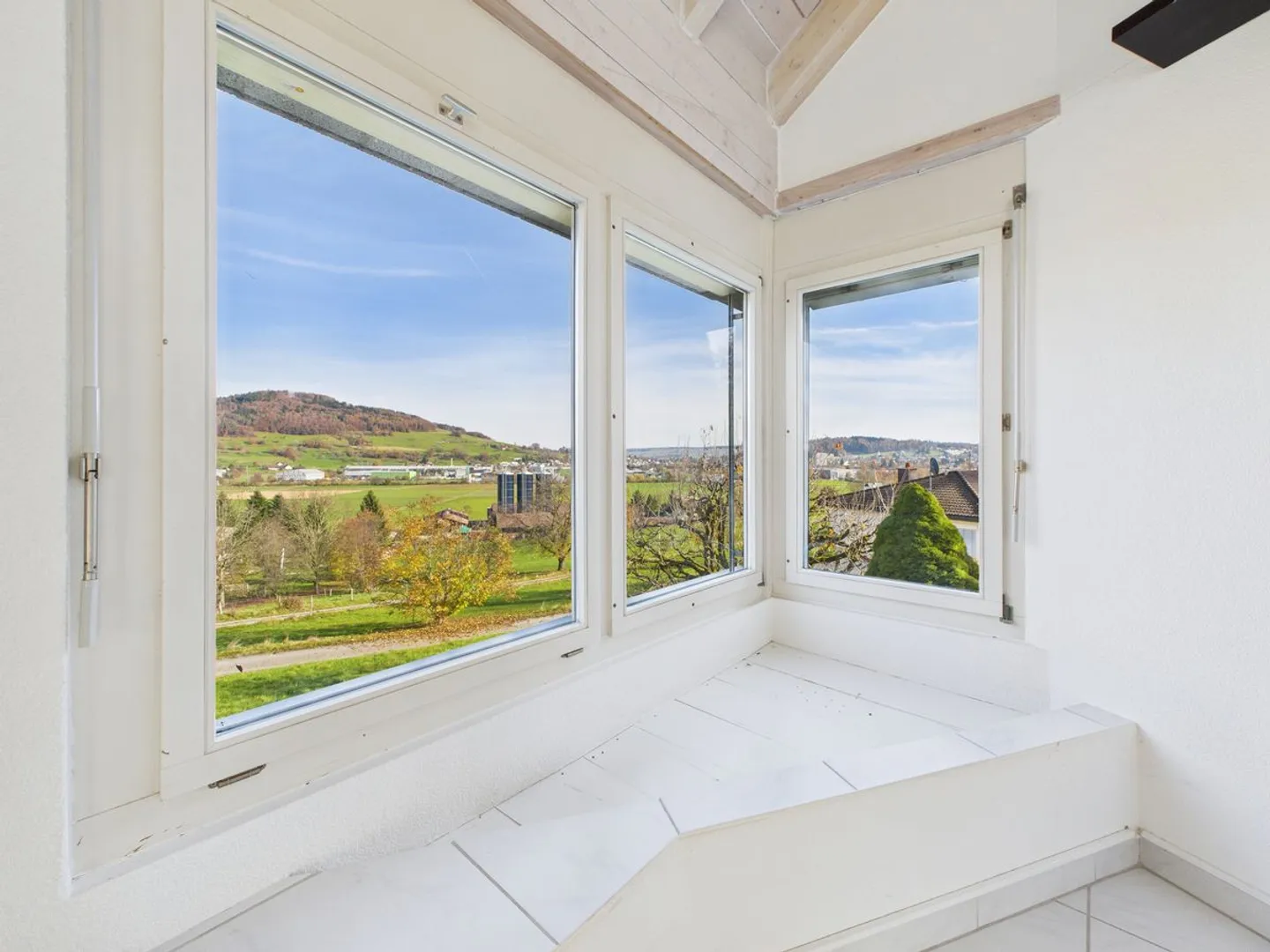 Architectural House with Stunning Views - Photo 12 of 13