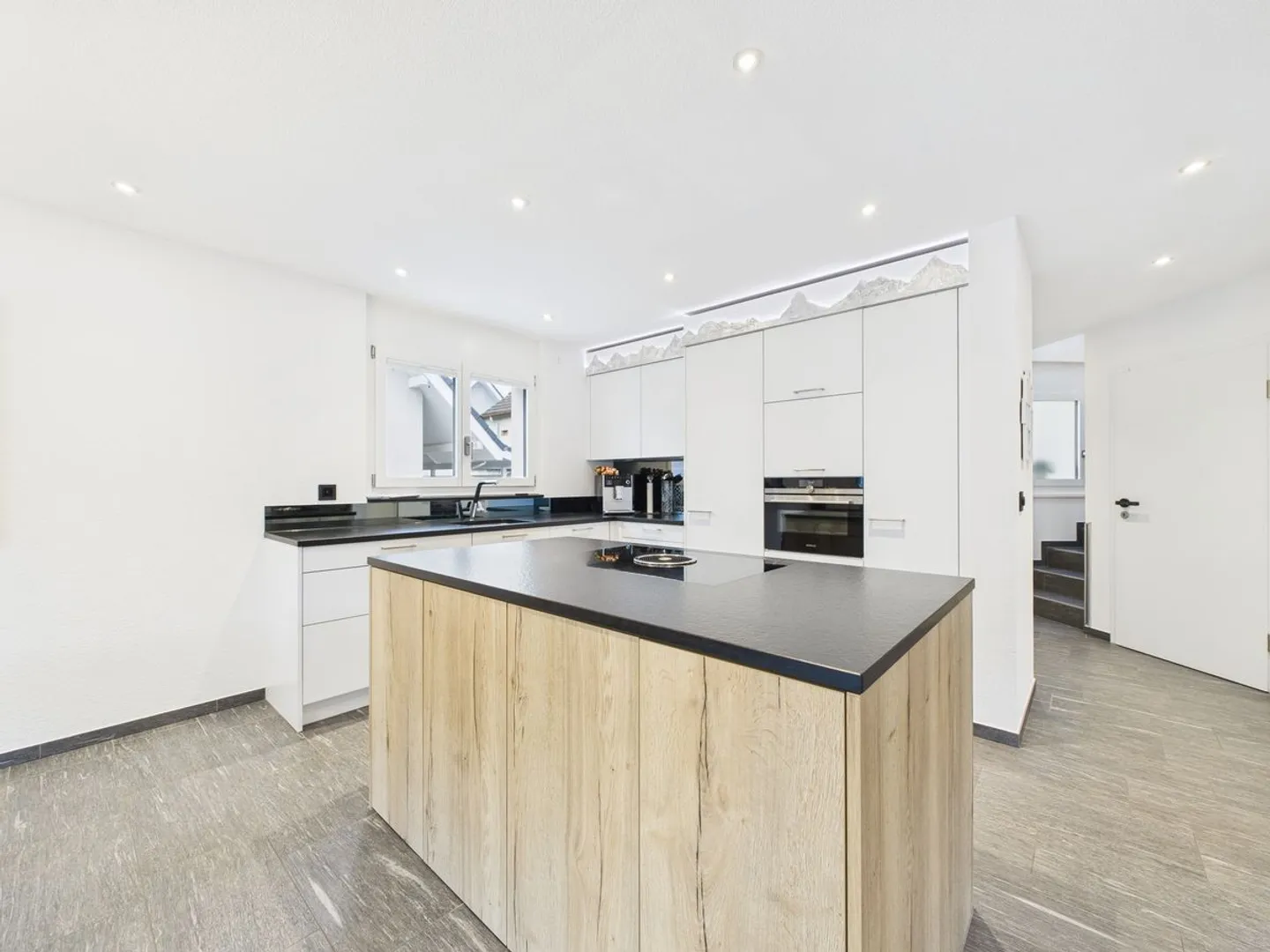 High-quality semi-detached house with many elegant details - Photo 8 of 13