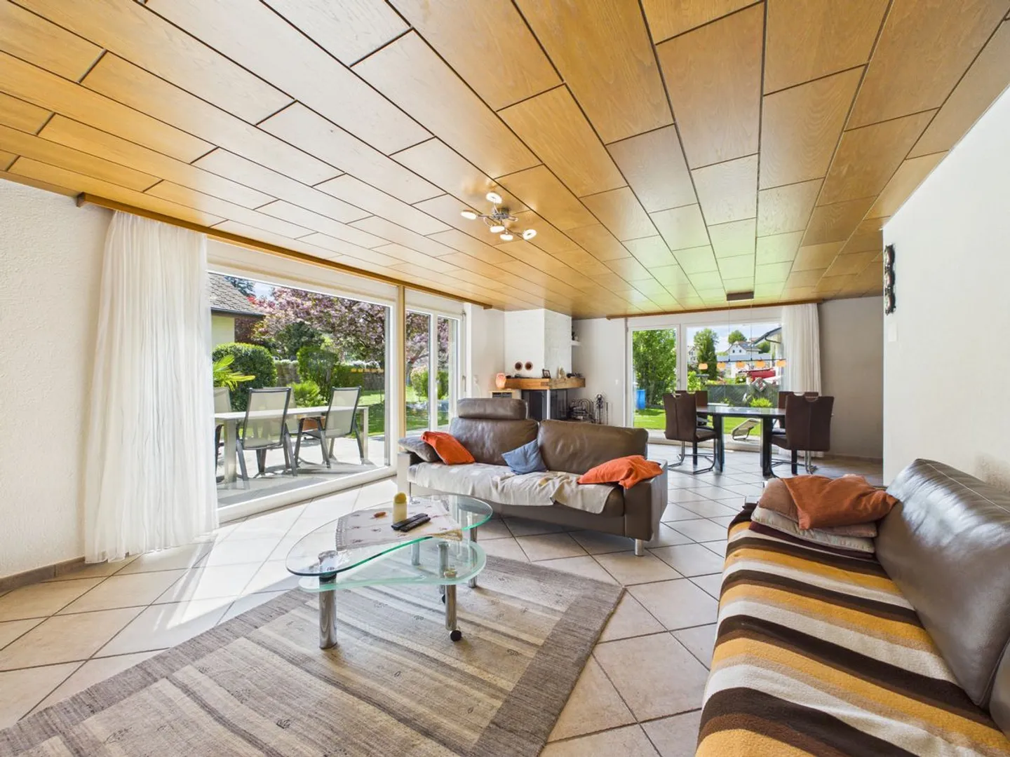 6.5-Room Family Paradise in a Quiet Neighborhood - Photo 9 of 13