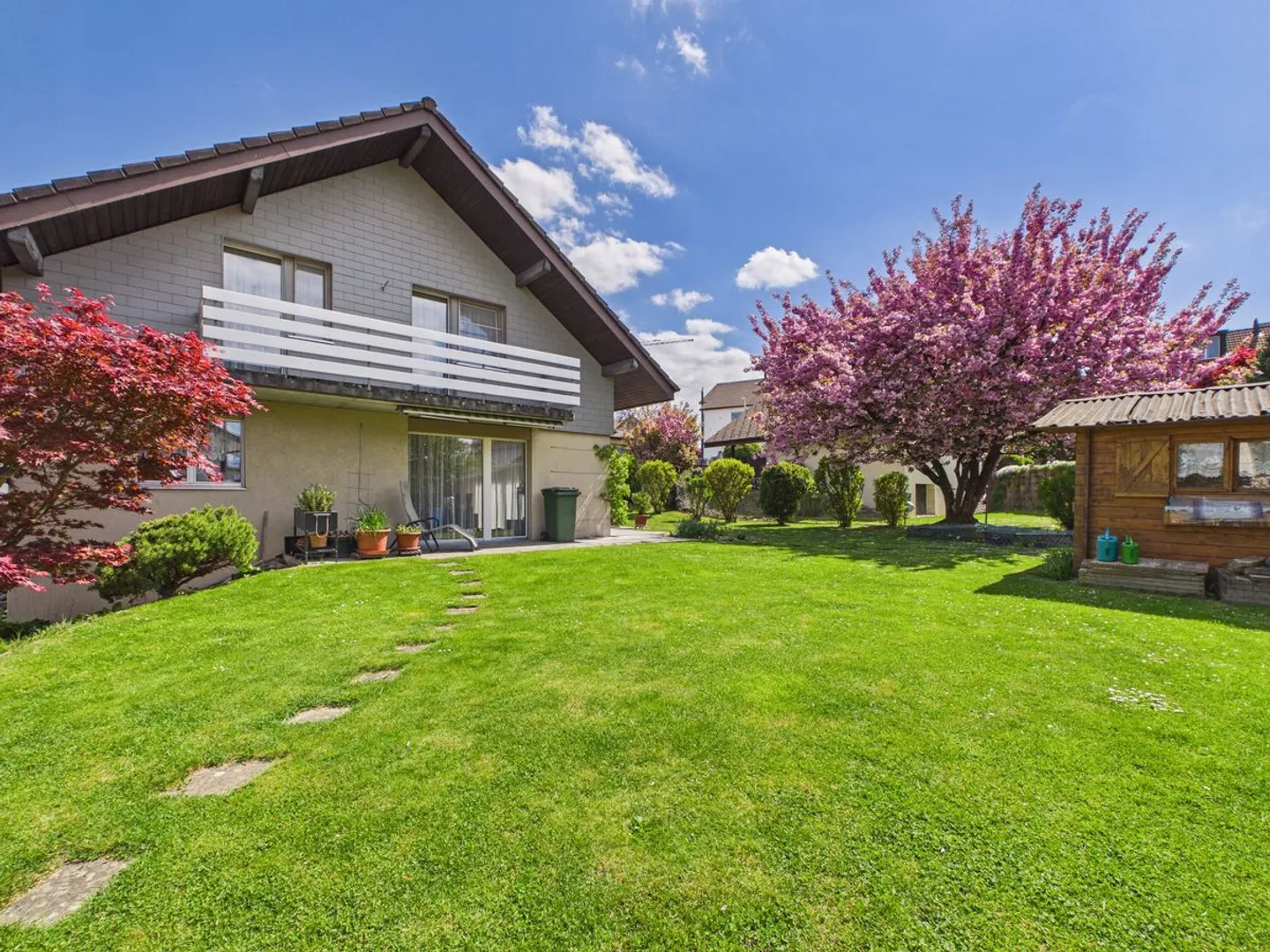 6.5-Room Family Paradise in a Quiet Neighborhood - Photo 5 of 13