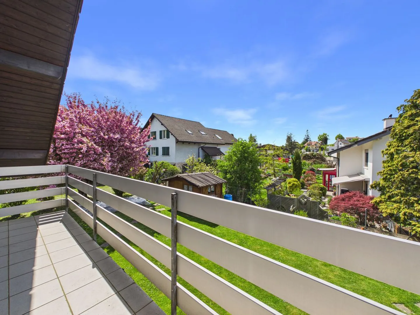 6.5-Room Family Paradise in a Quiet Neighborhood - Photo 12 of 13