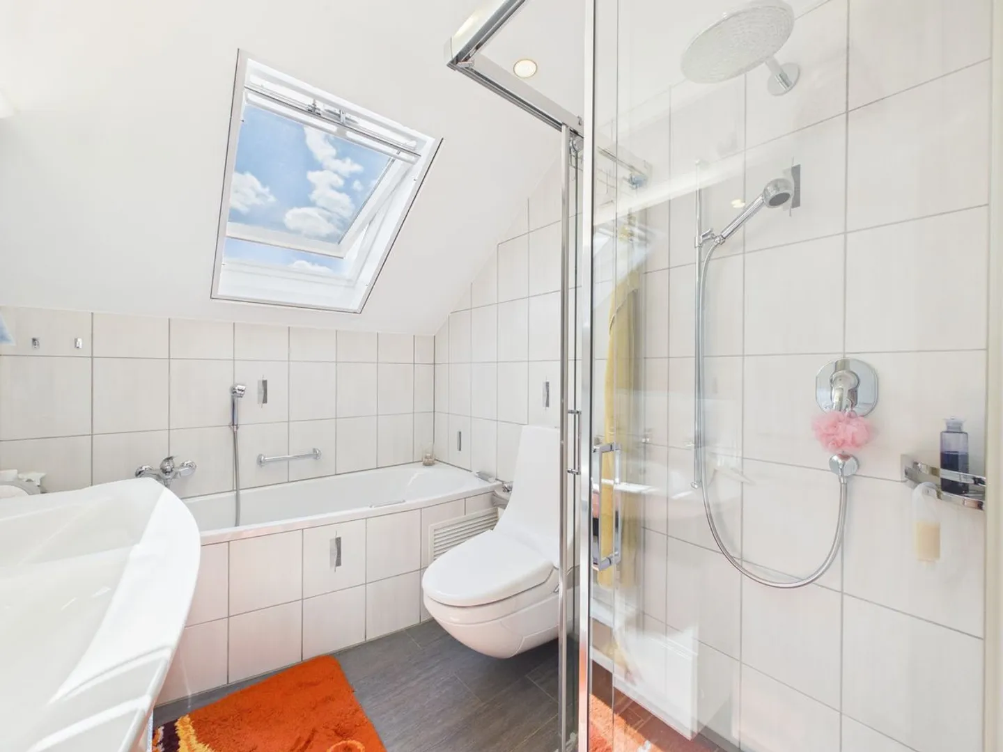 6.5-Room Family Paradise in a Quiet Neighborhood - Photo 13 of 13