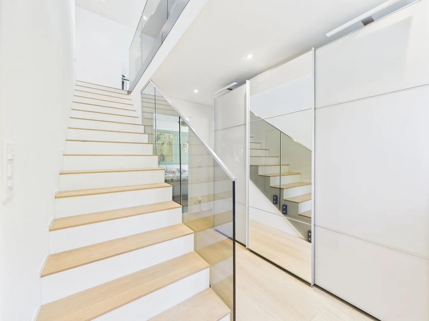 Stylish maisonette apartment with garden share and high-quality furnishings - Photo 9 of 13