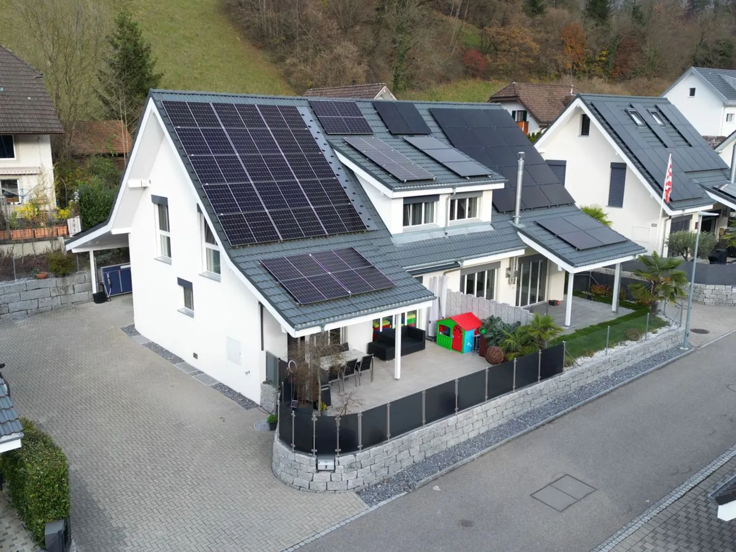 High-quality semi-detached house with many elegant details - Photo 1 of 13