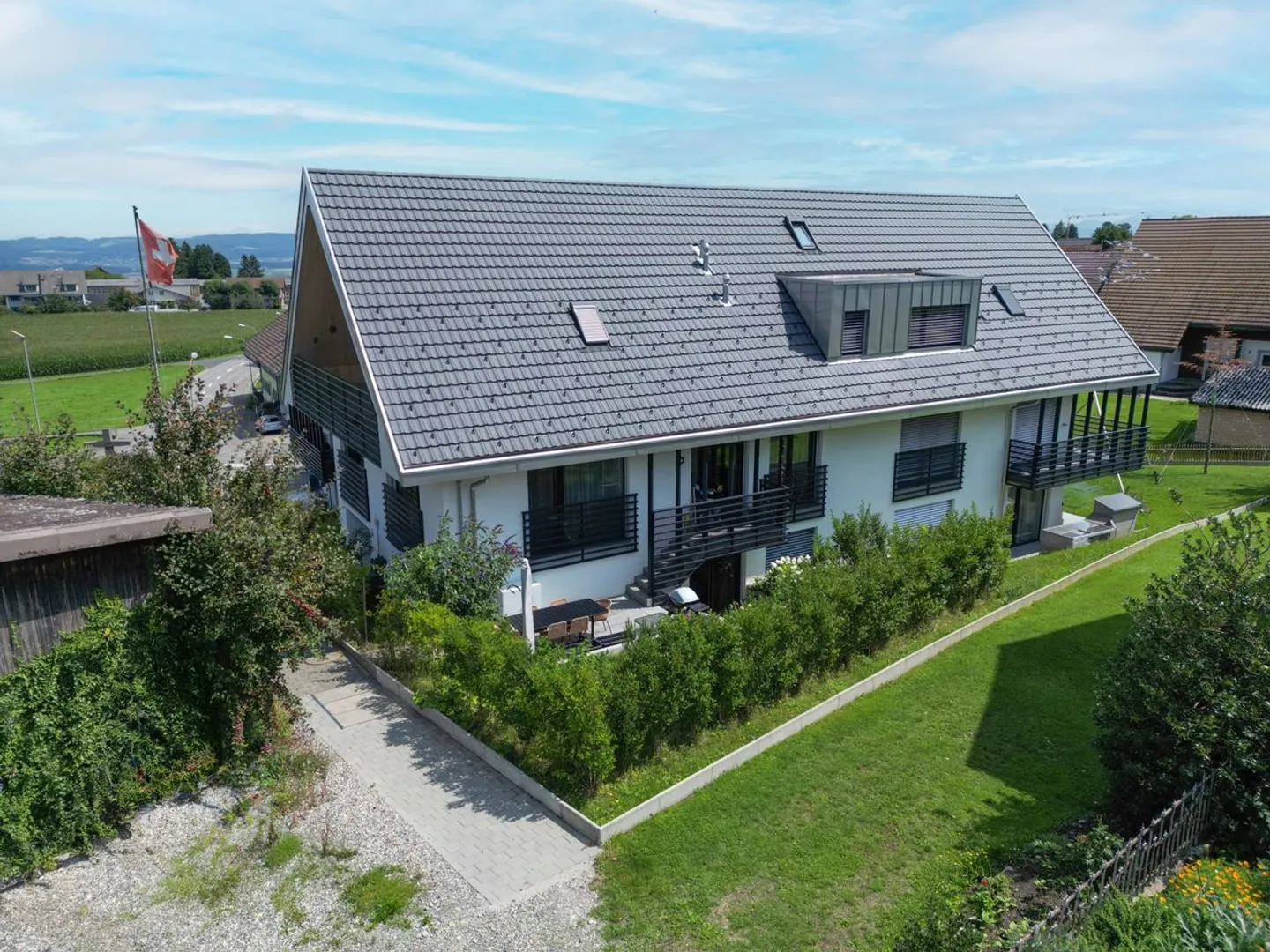 Stylish maisonette apartment with garden share and high-quality furnishings - Photo 1 of 13