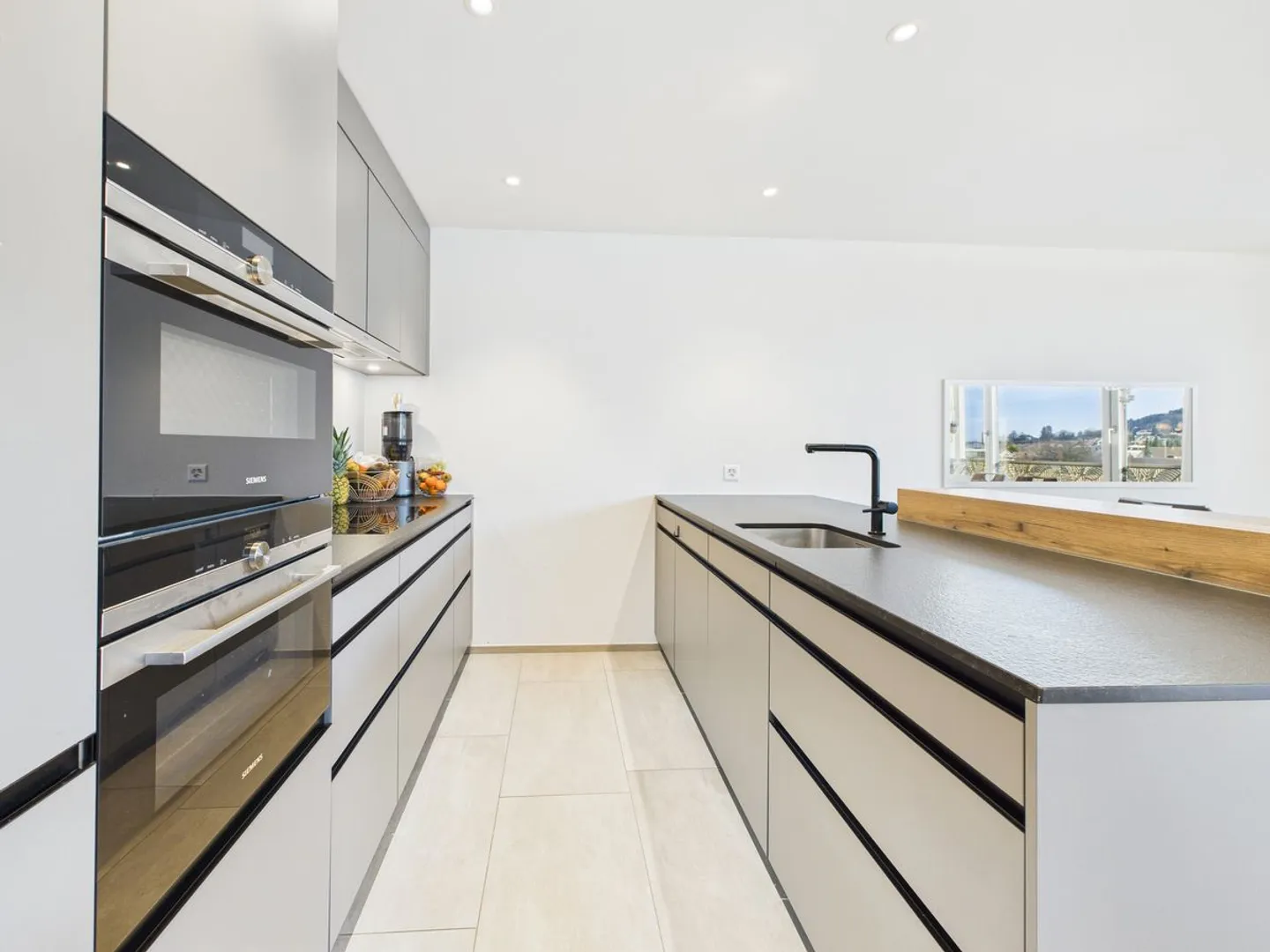 Modern Apartment with Stunning Views - Photo 9 of 13