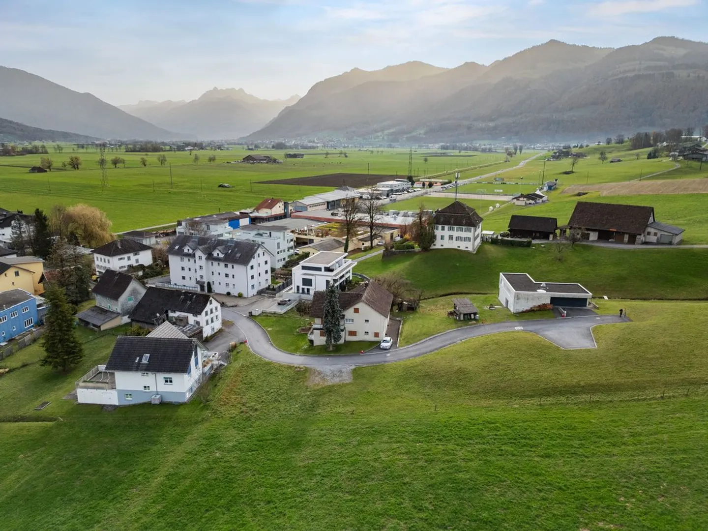 Terrain de construction spacieux à Tuggen - Photo 5 sur 7